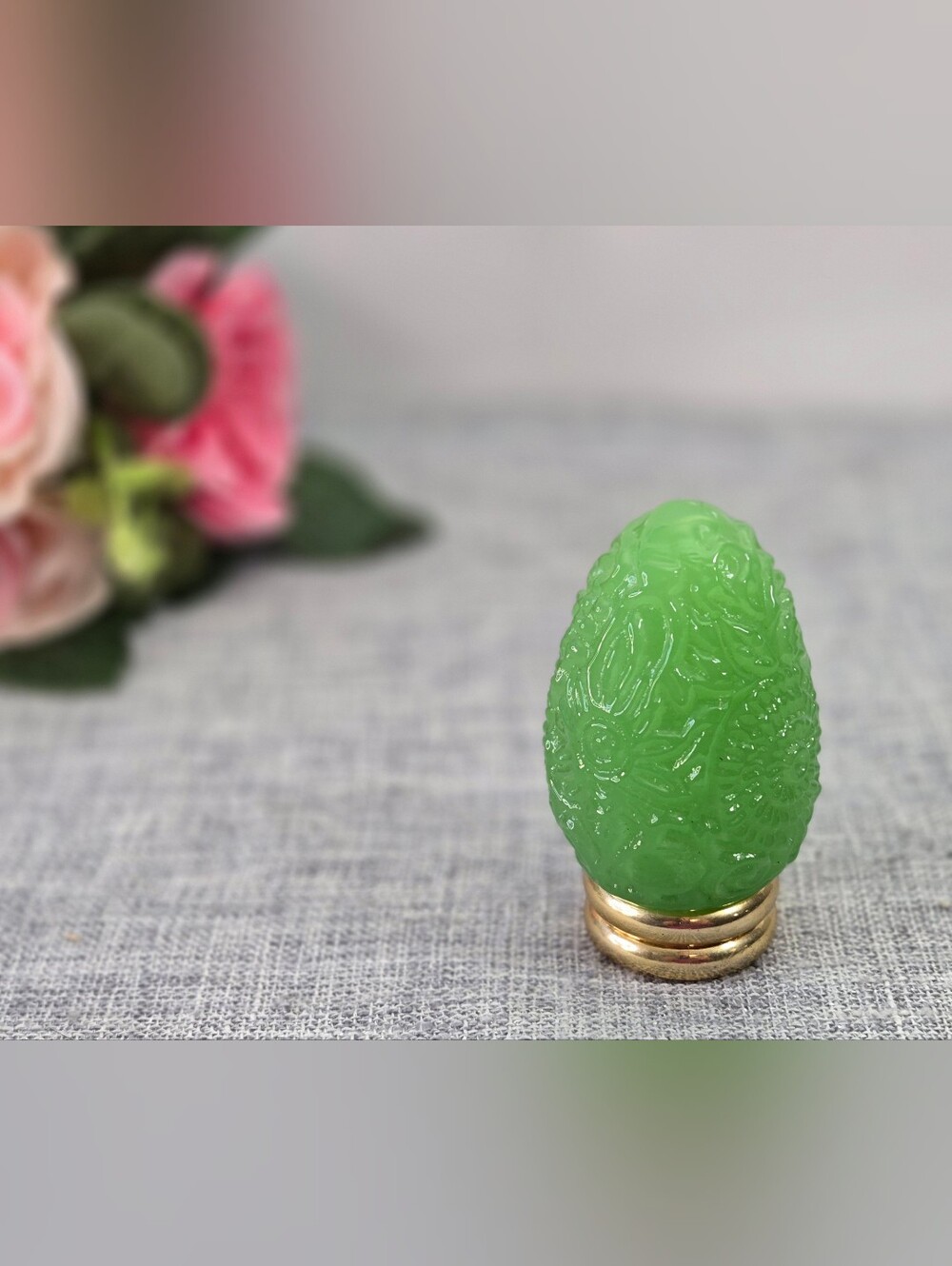 Franklin Mint 1990 Chinese Jade Glass Egg with Stand Collector's Treasury of Egg